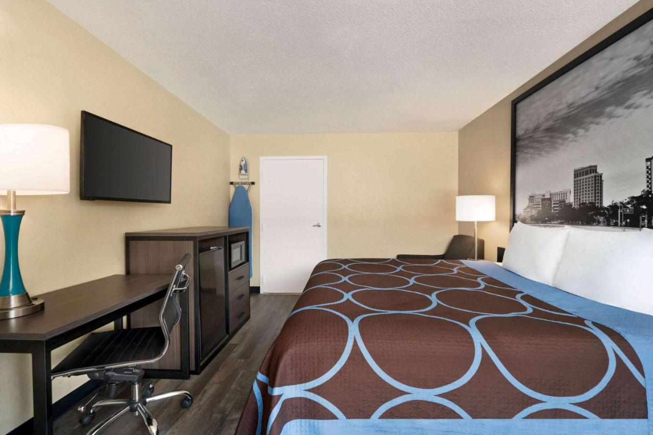 Super 8 By Wyndham Gulfport Biloxi Airport Motel Luaran gambar